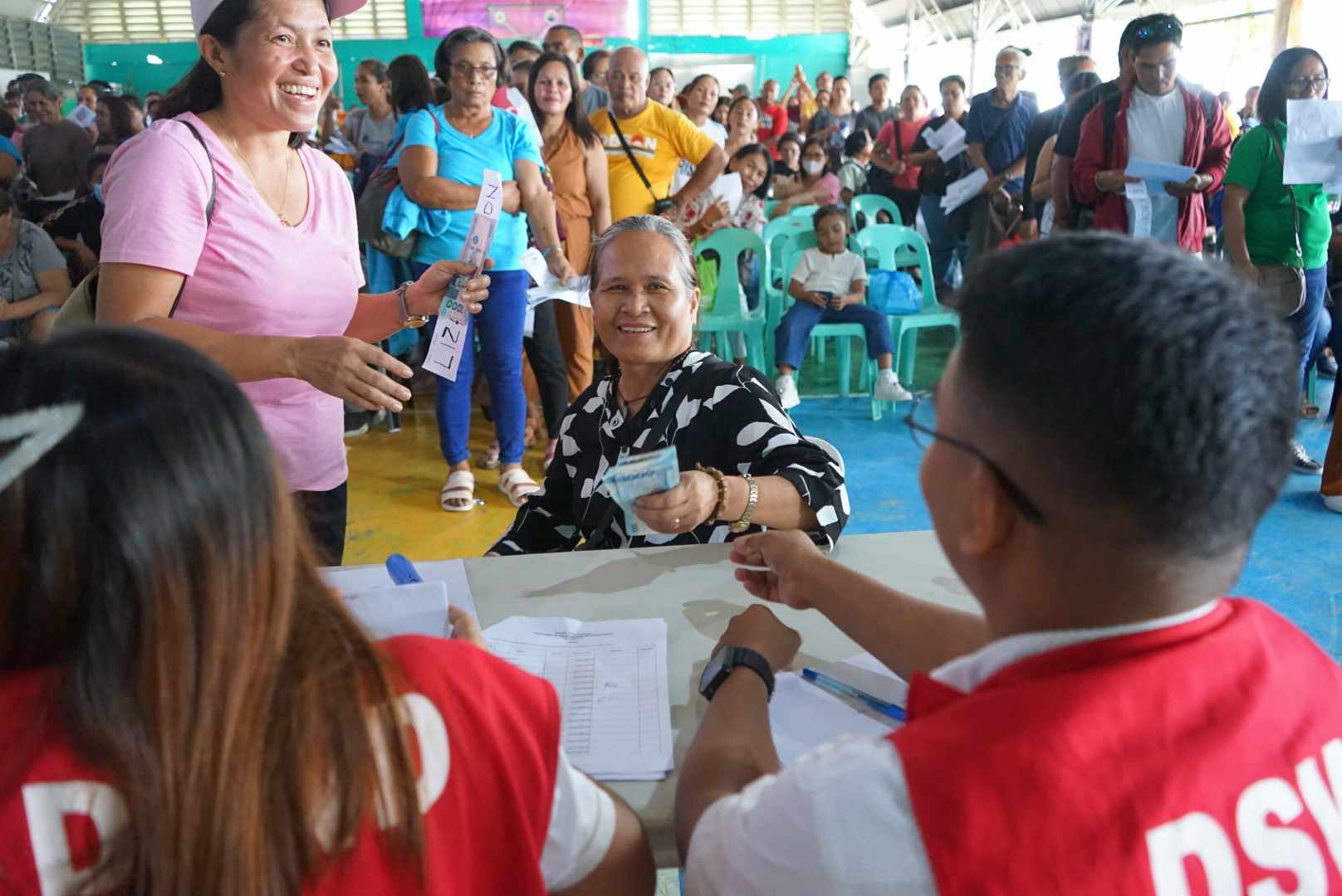 Dswd Provides Cash Assistance To Micro Rice Retailers In