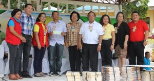 Carmen Mayor Ricardo Francisco Toribio (4th from left) receives the Supplementary Feeding Program cheque worth P1,603,200 from DSWD-7 representative Papiasa Bustrillos, Bohol SWAD team leader (3rd from left) during the HEAT-IT caravan last August 28, 2014. The event was joined by top officials from Bohol government spearheaded by Gov. Edgar Chatto (4th from right) and Vice Governor Conception Lim (center). Congressman Arthur Yap also graced the event (2nd from left).