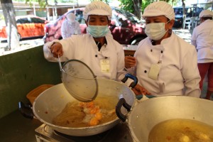 Virginia Nolasco (right) and her co-trainee cook “Kwek-kwek” during their food demonstration. 
