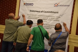 Partner National Government Agencies, Local Government Units and Non-Government Organizations ink their signature as a statement of commitment during the Launching of the 2015 Listahanan Database of Poor in Central Visayas region. 