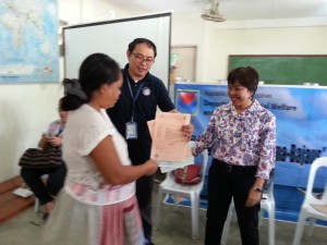 PSA-7 Regional Director Ronaldo Taghap  (in black polo shirt) together with Ms. Emma Patalinghug, DSWD-7 Protective Services Unit head spearheads the distribution of the birth certificates.